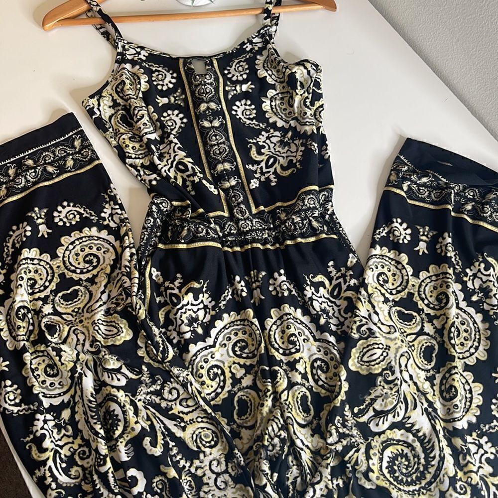 eci jumpsuit.  Size XS.  Light and airy.  Black and yellow.  Long length. - Picture 6 of 9